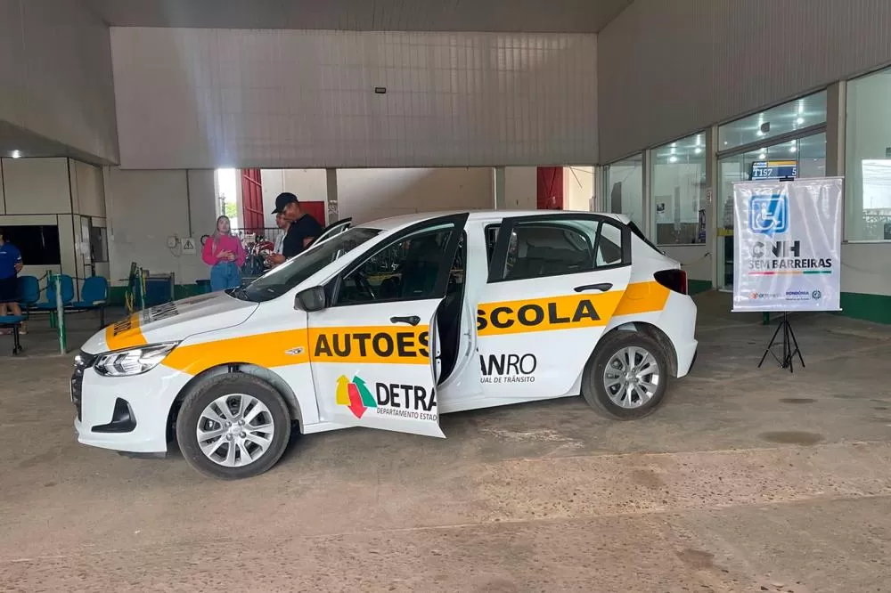 CNH Sem Barreiras: Detran-RO entrega veículo adaptado para facilitar habilitação de pessoas com deficiência em Ji-Paraná