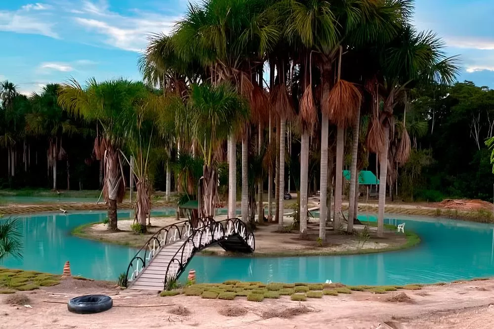 Família de RO constrói 'ilha' particular no quintal de casa e paisagem viraliza nas redes sociais