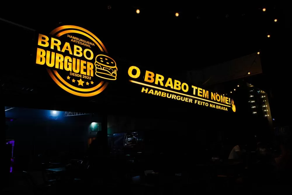 Brabo Burguer inaugura em Ji-Paraná com hambúrgueres na brasa e ambiente instagramável