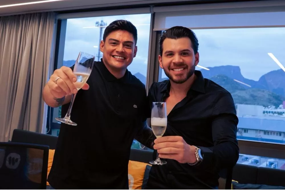 Orgulho ji-paranaense: dupla Mayke & Rodrigo assina com uma das maiores gravadoras do mundo — Warner Music Brasil