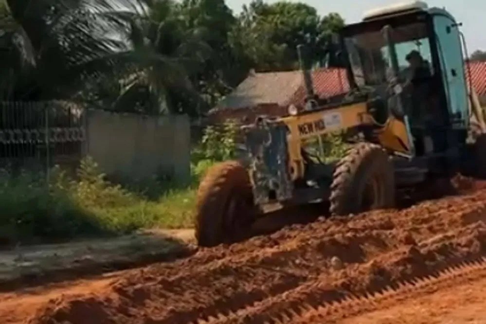Obras de preparação de via para pavimentação asfáltica (Foto: Reprodução)